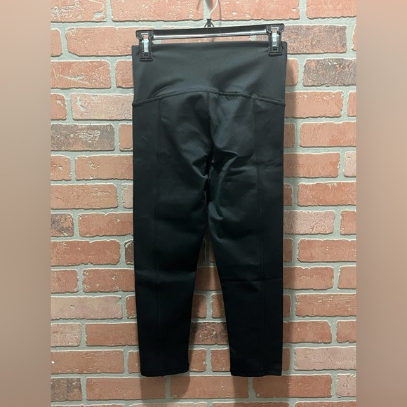 Kindred Bravely Small Black Maternity Post Partum Support Crop Leggings NWT - Picture 2 of 5